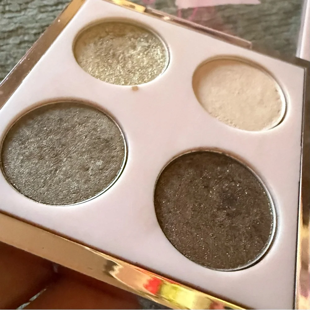 MAC Cosmetics RiRi Hearts MAC Her Cocoa Limited Edition pallet